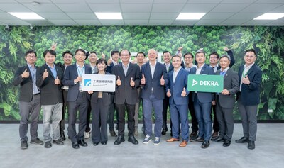 DEKRA德凱與工研院代表及雙方技術團隊合影，未來將共同推動資訊安全與新能源產品國際合規驗證合作