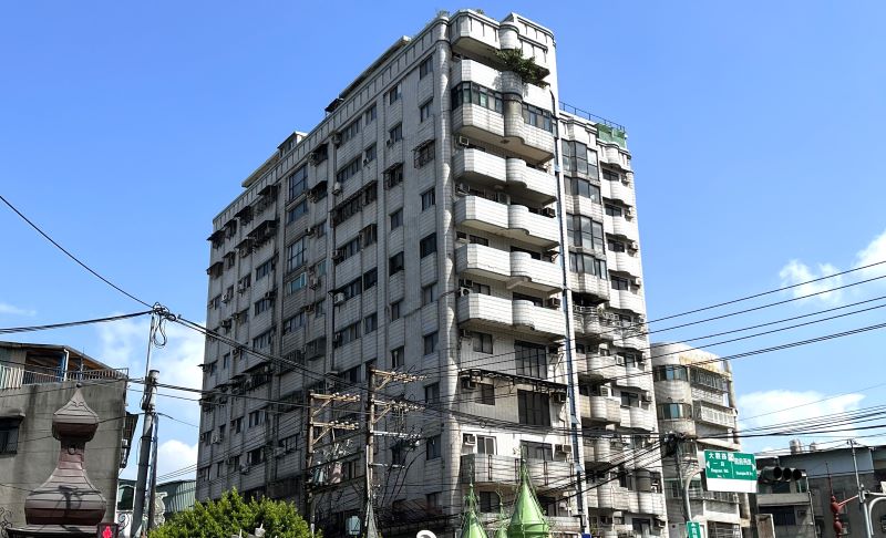 《圖說》「林園天廈」更新前建物外觀。〈都更處提供〉