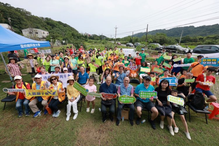 《圖說》新北市農情食課教育推廣學會主辦的「2026水梯田排球嘉年華」，結合泥巴排球、食農闖關及地方特色體驗，將農村景觀轉化為充滿趣味的戶外學習場域。〈農業局提供〉