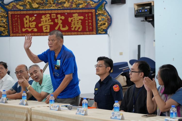《圖說》地藏庵主委張永寬與會並共同簽署。〈新莊分局提供〉