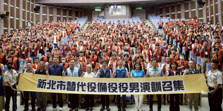 《圖說》新北市今日辦理115年度首場替代役備役役男EMT-1（初級救護技術員）繼續教育演訓召集合影。〈民政局提供〉