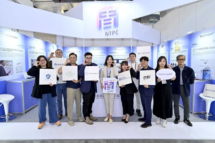 《圖說》新北市青年局率8組新創前進InnoVEX2026，展現AI代理、智慧醫療等創新實力，中為青年局長邱兆梅。〈青年局提供〉