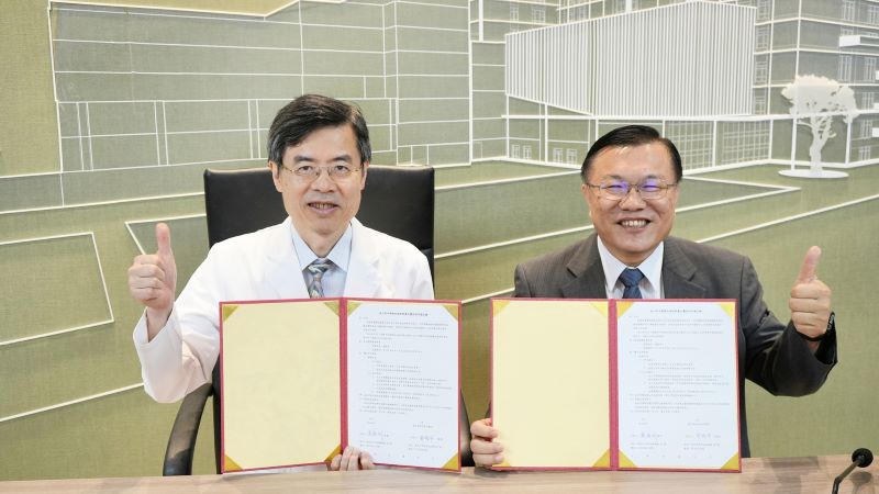 《圖說》南山高中攜手臺北醫院打造運動醫療後盾。左：臺北醫院鄭舜平院長，右：南山高中蔡銘城校長。〈臺北醫院提供〉